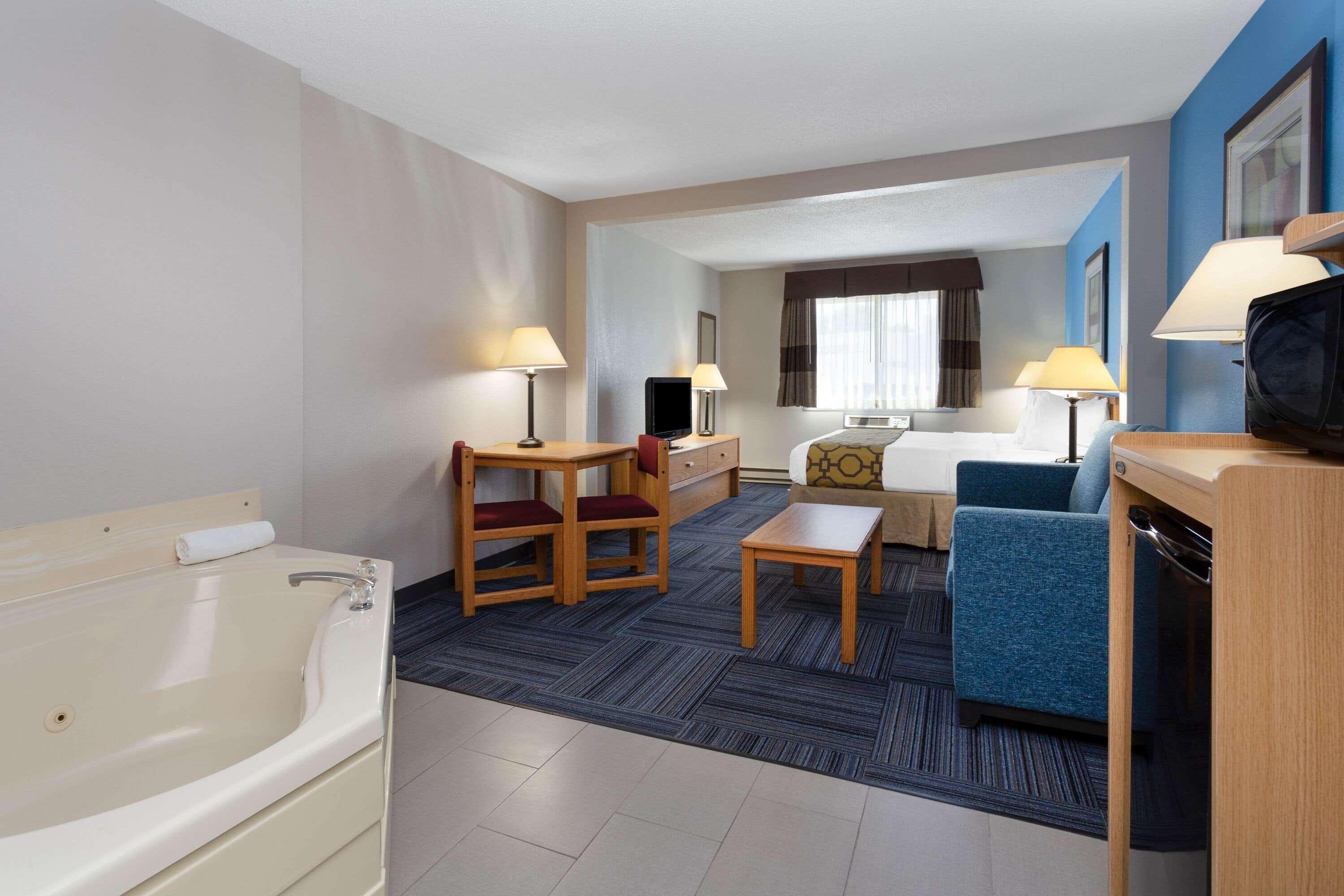 Baymont By Wyndham Marinette Hotel Exterior foto