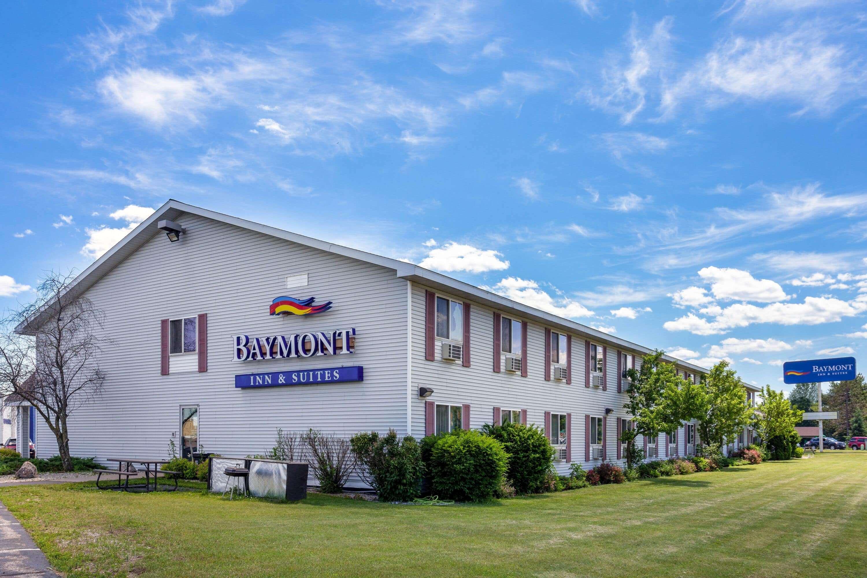 Baymont By Wyndham Marinette Hotel Exterior foto