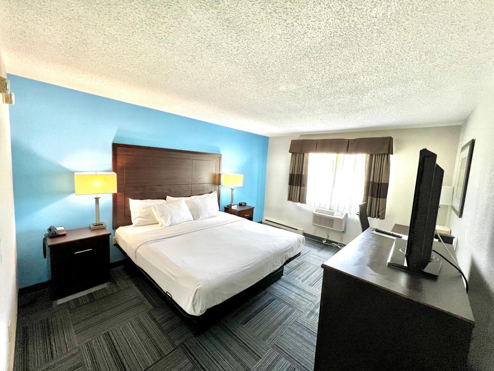 Baymont By Wyndham Marinette Hotel Exterior foto