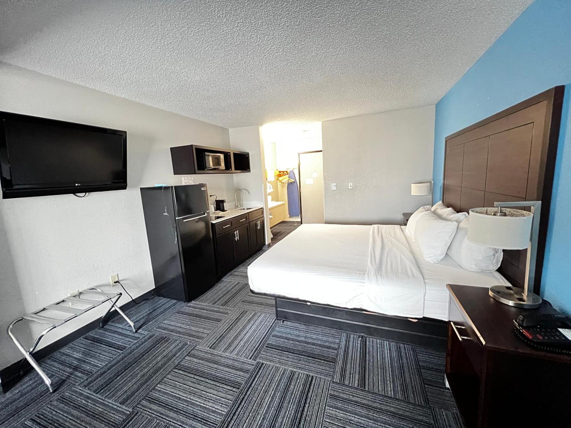 Baymont By Wyndham Marinette Hotel Exterior foto
